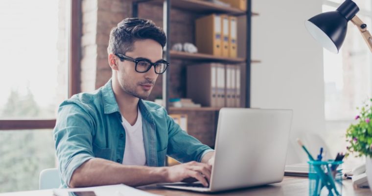 نقش نظرات مشتریان در موفقیت آگهی‌های آنلاین