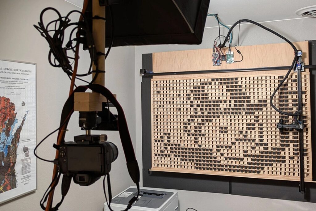 It took 6 years to build this strange wooden display Zoomit